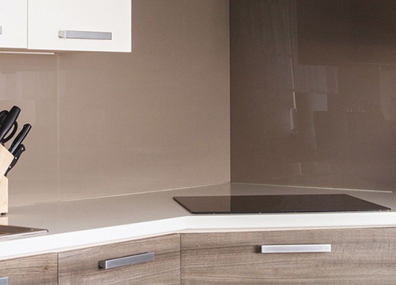 Vylaďte svůj interiér i exteriér k dokonalosti – v listopadu se slevou 20% na skleněné obklady a zábradlí