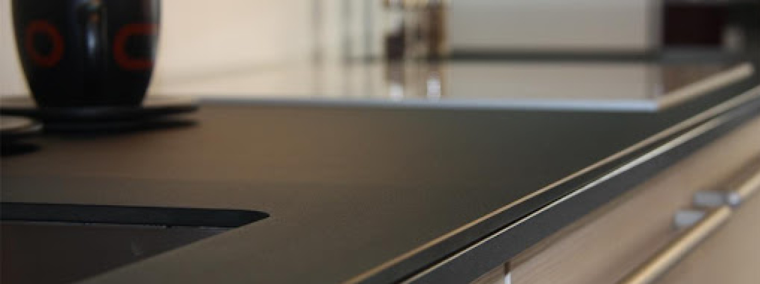 Sklenená pracovná doska s efektom Lux Raff na mieru