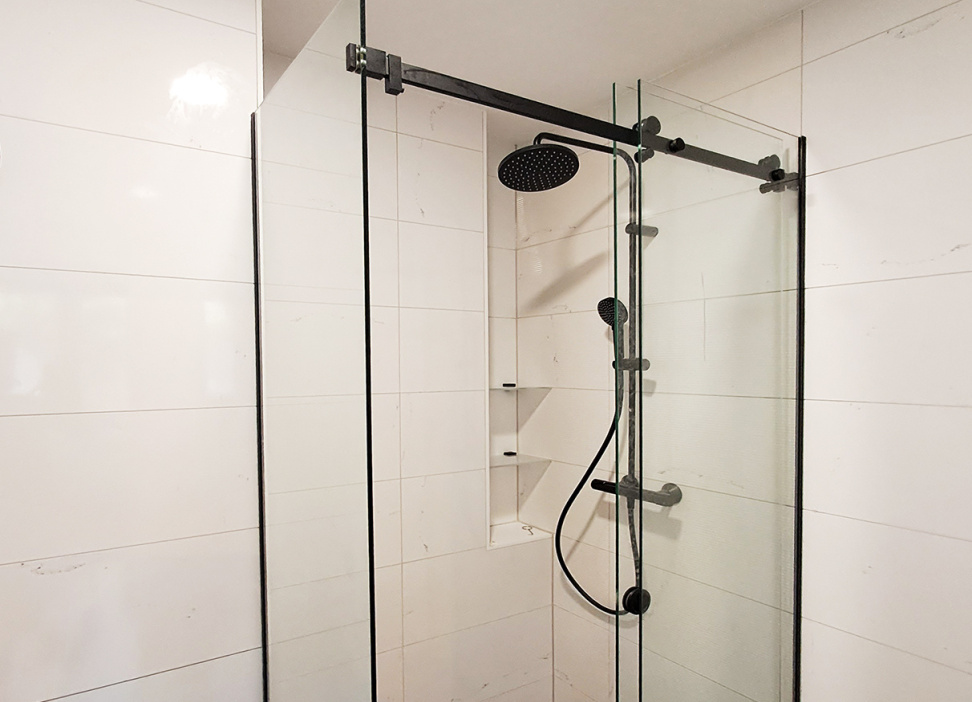 Jak probíhá výroba skleněného sprchového koutu