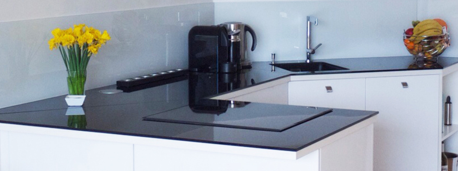 Skleněné obklady za kuchyňskou linku na míru