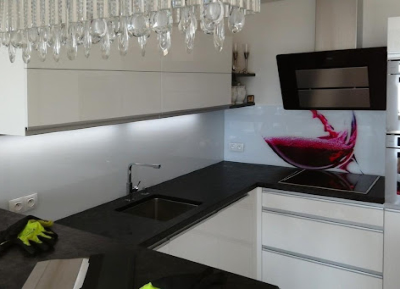 Navrátilová Simona – skleněný obklad, Plzeň