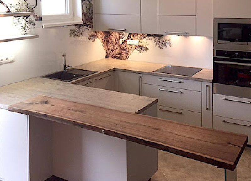 Irena Švecová – sklenený obklad, Praha 3 – Vinohrady