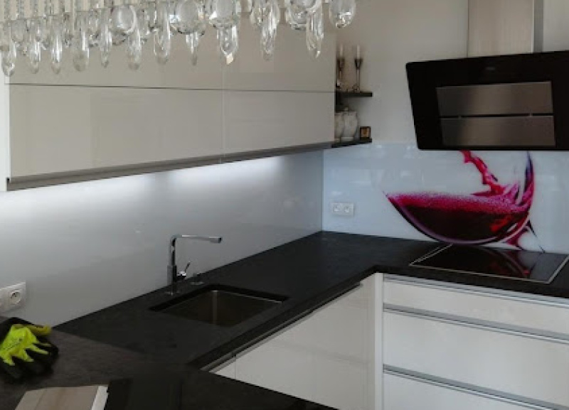 Vacek – sklenené obklady, Kladno