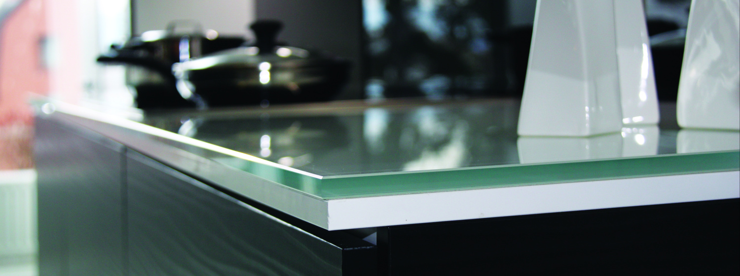 Jednofarebná lesklá sklenená pracovná doska na mieru