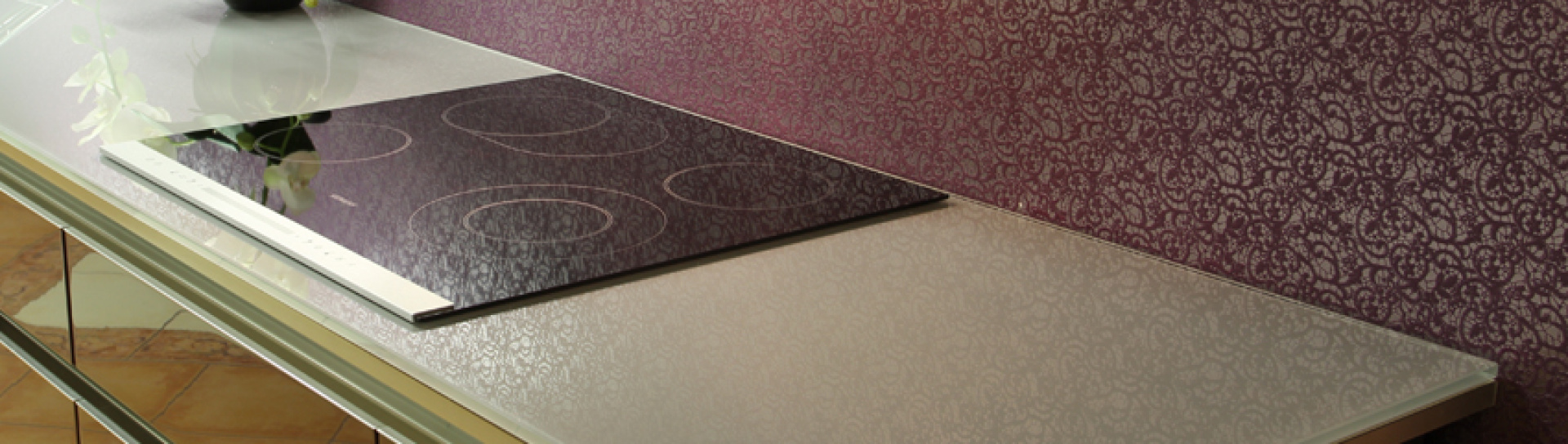 Jednofarebná lesklá sklenená pracovná doska na mieru