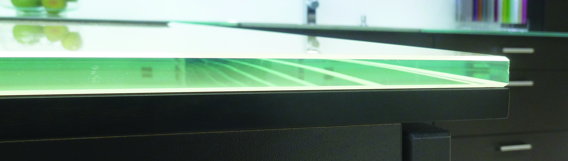 Jednofarebná lesklá sklenená pracovná doska na mieru