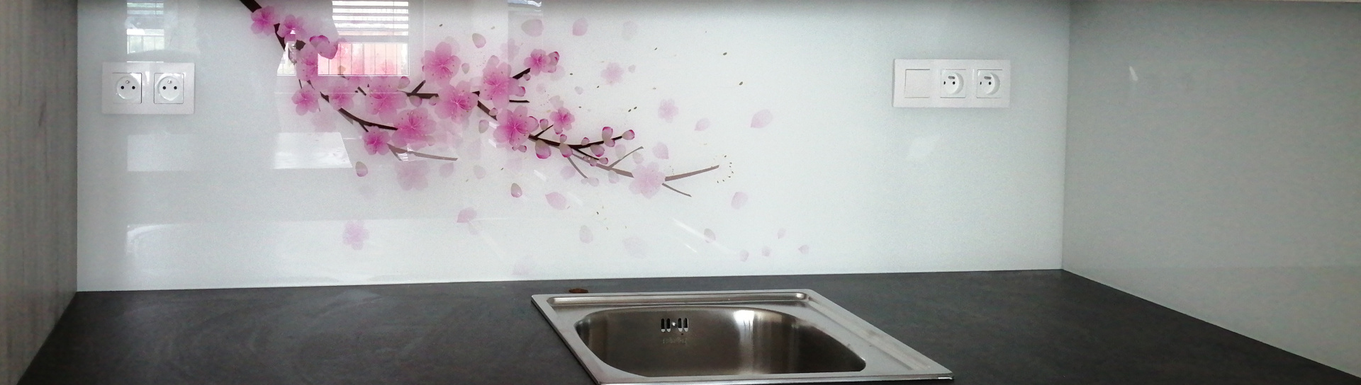 Skleněné obklady s fototiskem na míru