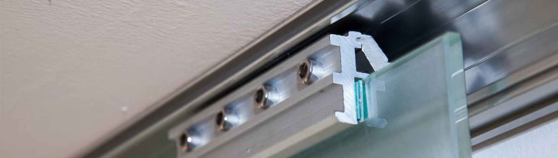 Skleněné dveře do pouzdra na míru