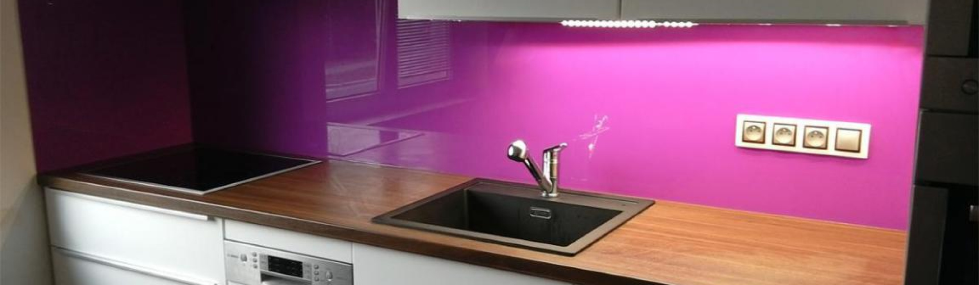 Vondráčkovi – skleněný obklad, Liberec