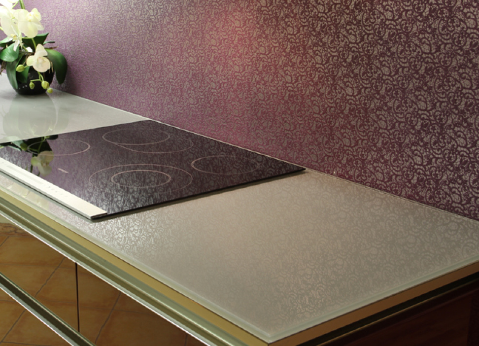 Ako prebieha výroba a montáž sklenených pracovných dosiek