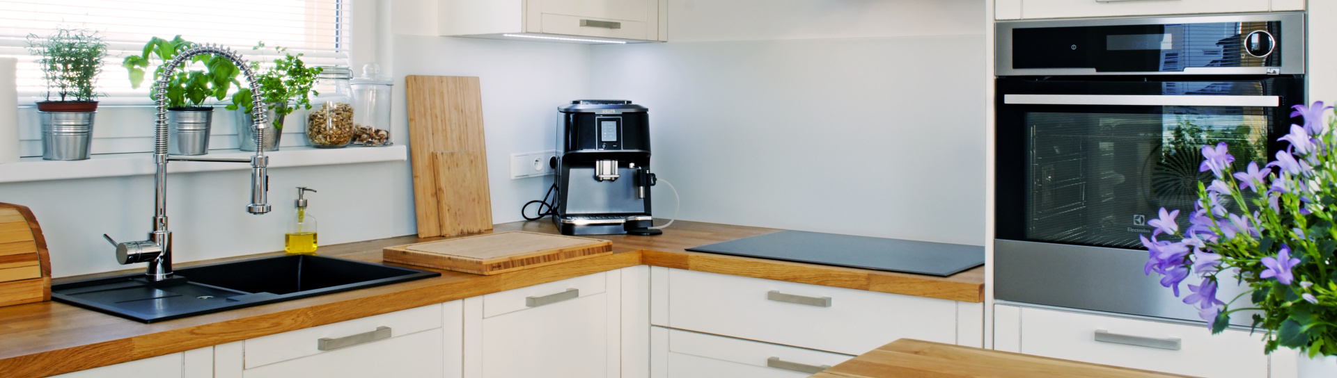 Skleněné obklady za kuchyňskou linku na míru