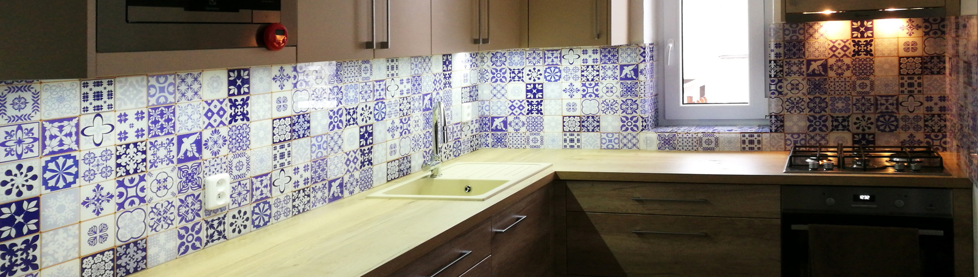 Skleněné obklady za kuchyňskou linku na míru