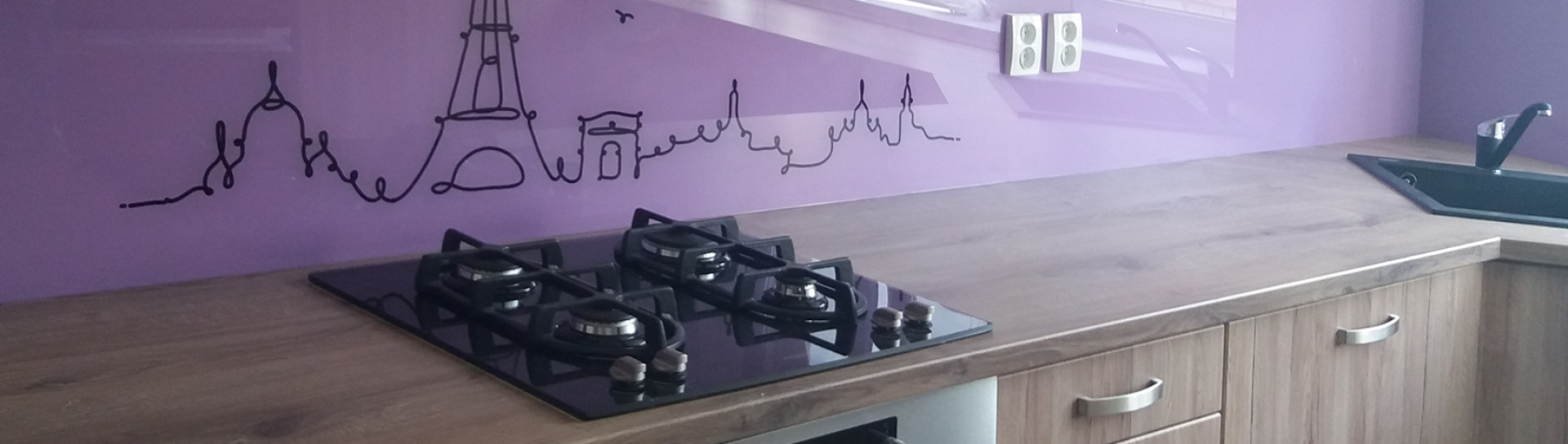 Skleněné obklady za kuchyňskou linku – praktické řešení na míru