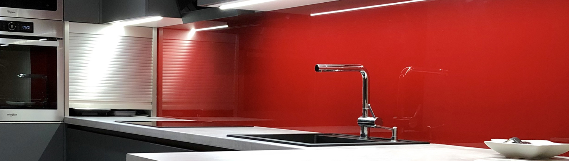 Skleněný obklad do kuchyně na míru