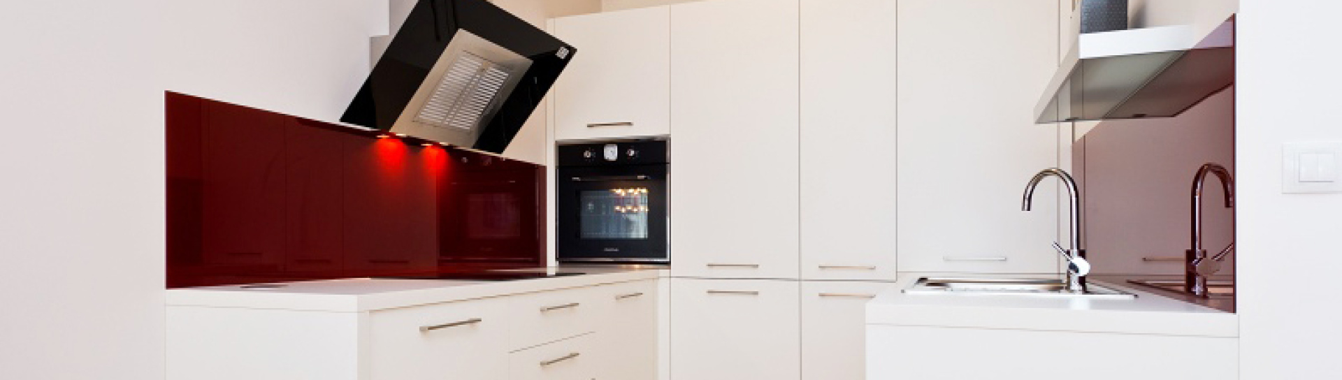 Skleněný obklad do kuchyně na míru