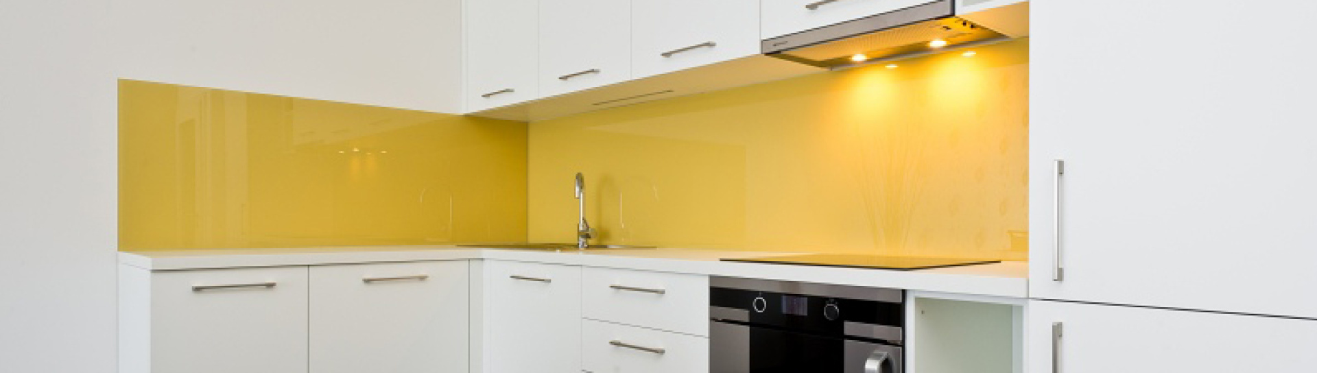 Skleněný obklad do kuchyně na míru