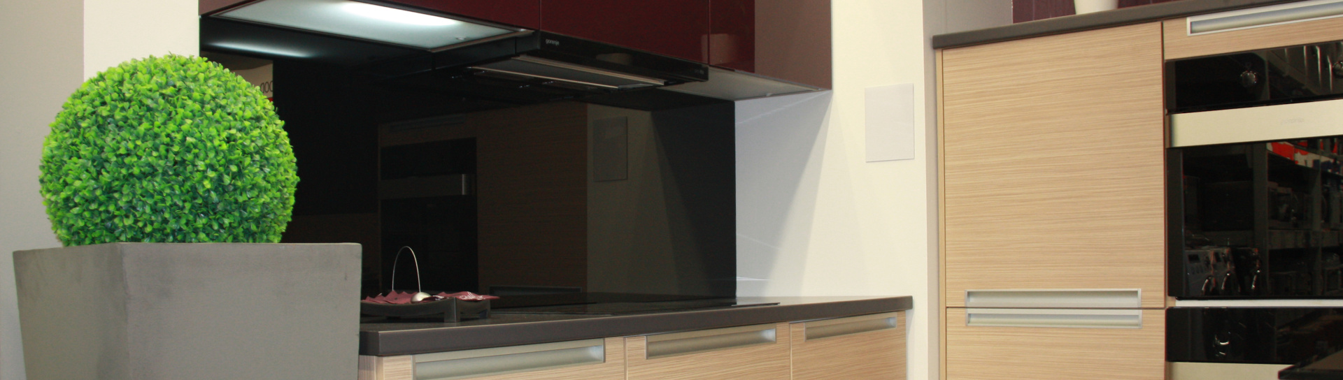 Skleněný obklad do kuchyně na míru