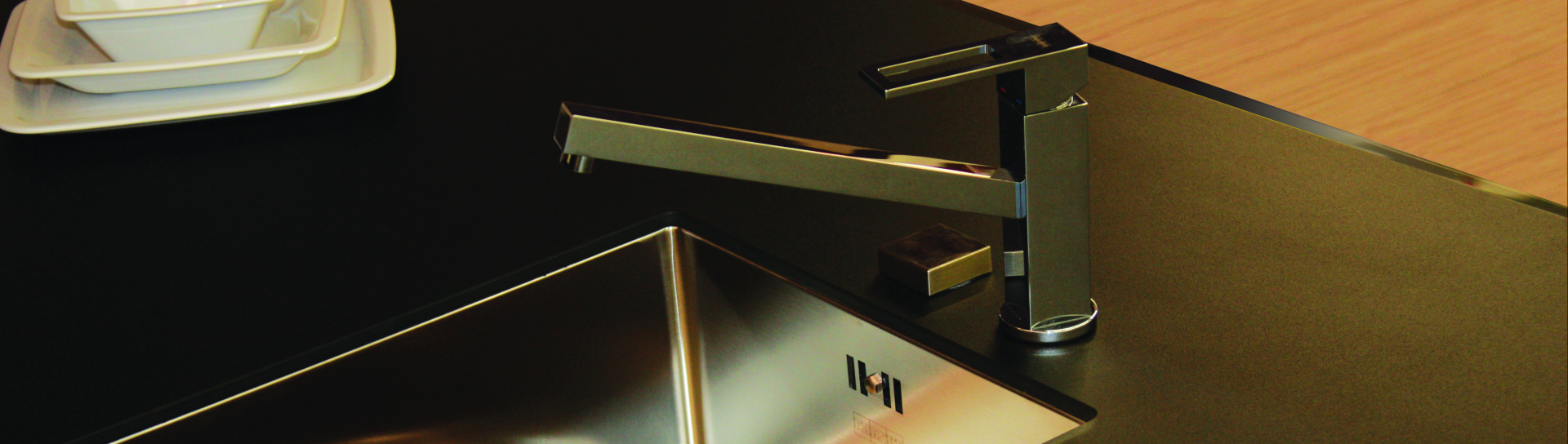 Skleněná pracovní deska s efektem Lux Raff na míru