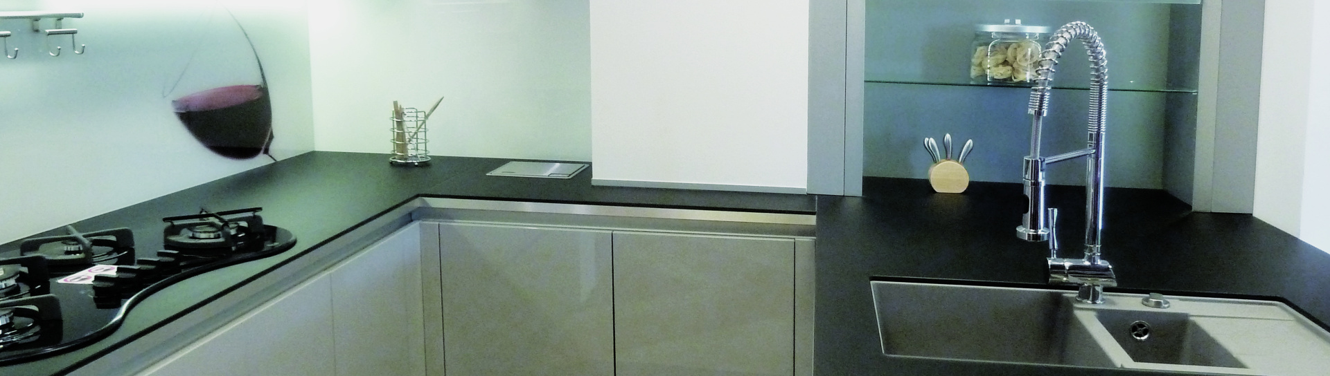 Skleněná pracovní deska s efektem Lux Raff na míru