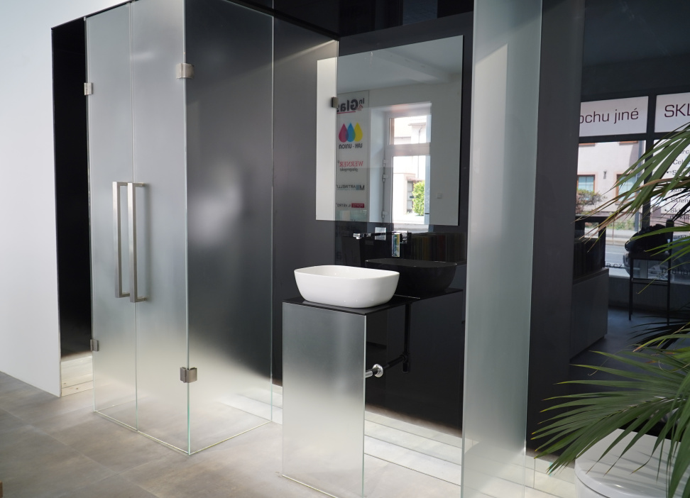 Jak probíhá výroba skleněných dveří