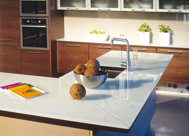 Barevné sklo na pracovní stůl