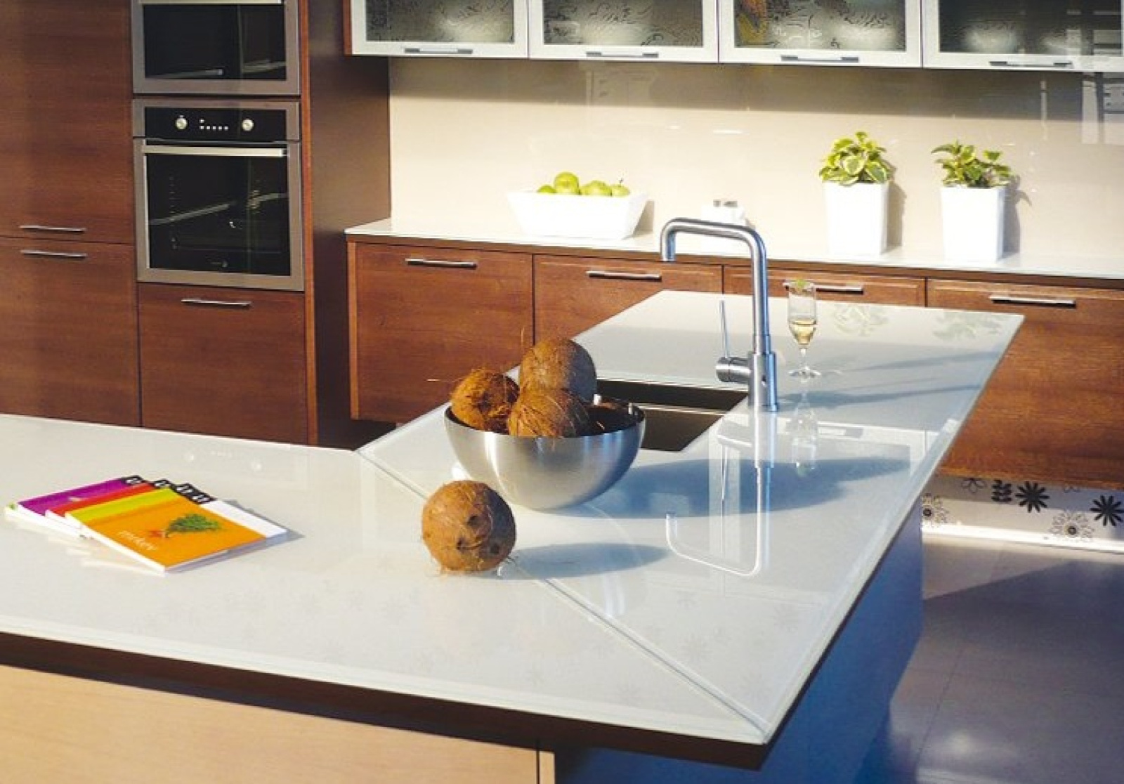 Barevné sklo na pracovní stůl