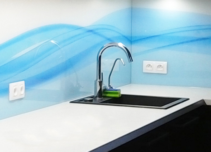 Jak vybrat skleněný obklad do kuchyně?