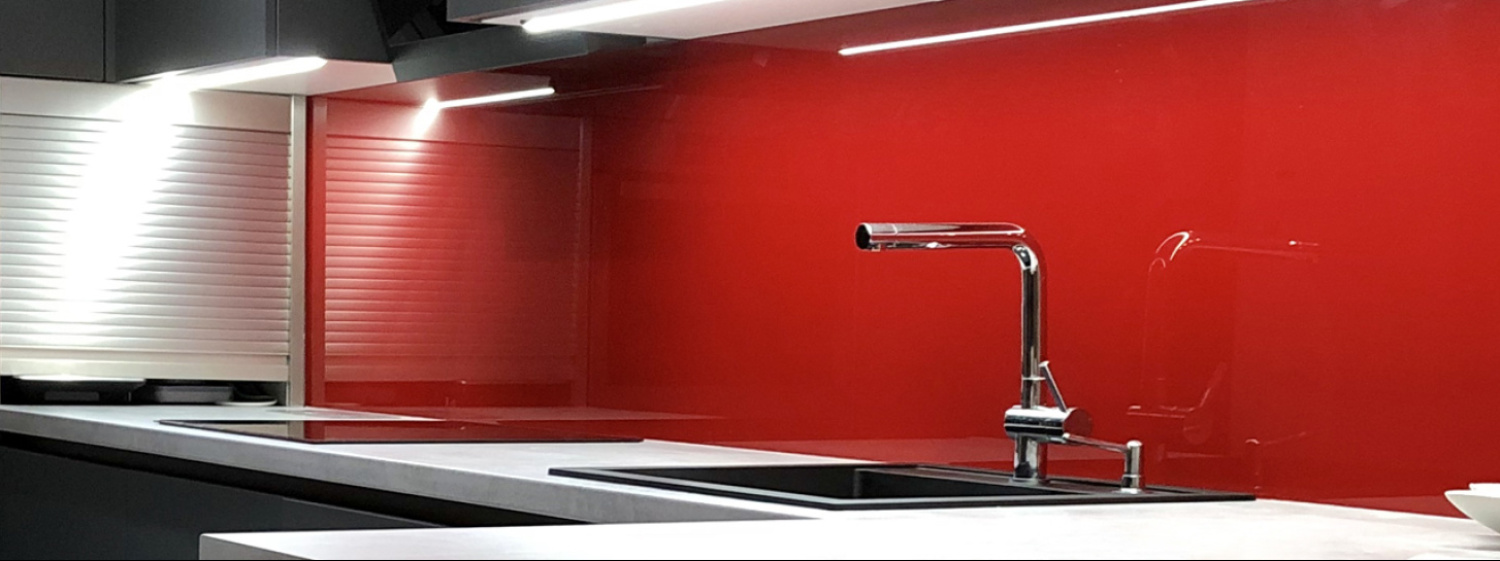 Skleněný obklad do kuchyně na míru