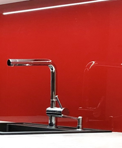 Skleněný obklad do kuchyně na míru