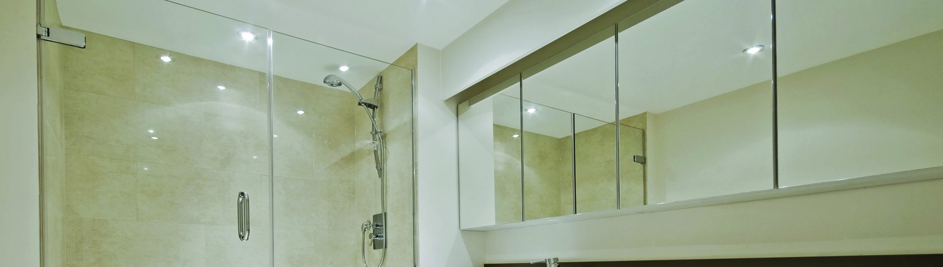 Skleněné dveře do sprchového koutu na míru