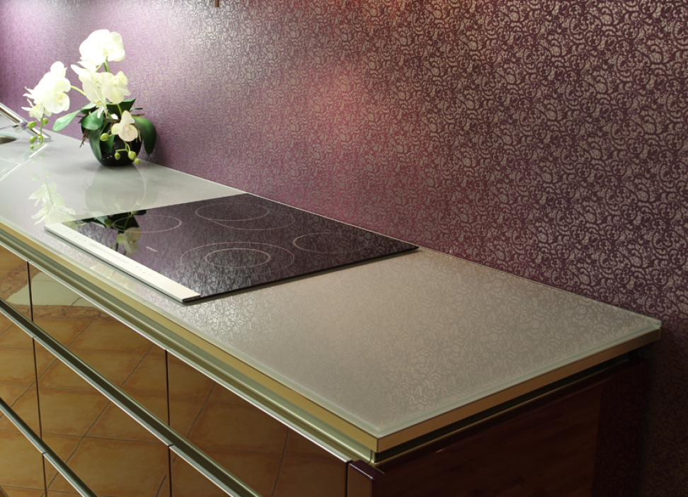 Ako prebieha výroba sklenenej pracovnej dosky