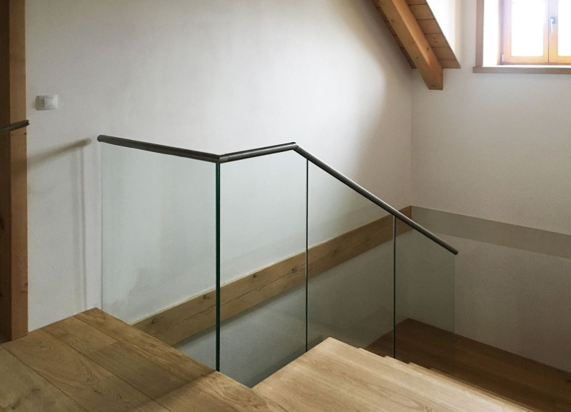 Proč je sklo v interiéru tak oblíbené?