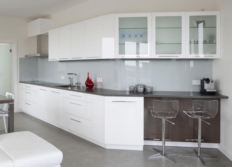 Co dát za kuchyňskou linku? Vybíráme materiál vhodný za kuchyňskou linku